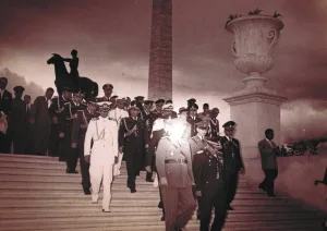 Bajo las banderas, el sol, ópera prima del paraguayo Juanjo Pereira