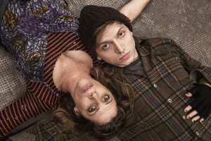 “Precoz”, de Ariana Harwicz, con las actuaciones de Valeria Lois y Tomás Wicz, y dirección de Lorena Vega