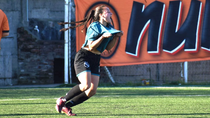 Evelyn Peralta festeja el gol que clasifica a Social Lux a la final de la Copa Santa Fe 2025