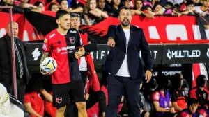 Cristian Fabbiani: "Estamos en falta con los hinchas"