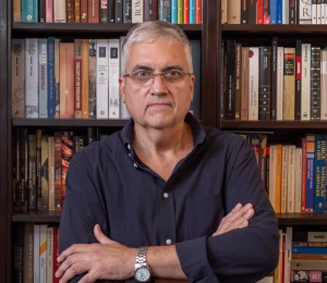 Se presenta "Noches de gloria", un libro de relatos de Orfeo Pecci, en el Museo Estévez