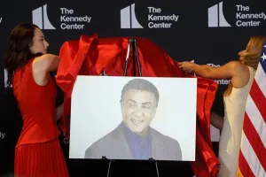 Donald Trump eligió a Sylvester Stallone, Kiss y Gloria Gaynor para que reciban los premios Kennedy 2025
