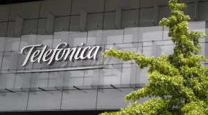 Le sacaron 17 líneas a su nombre: condenan a la empresa Telefónica