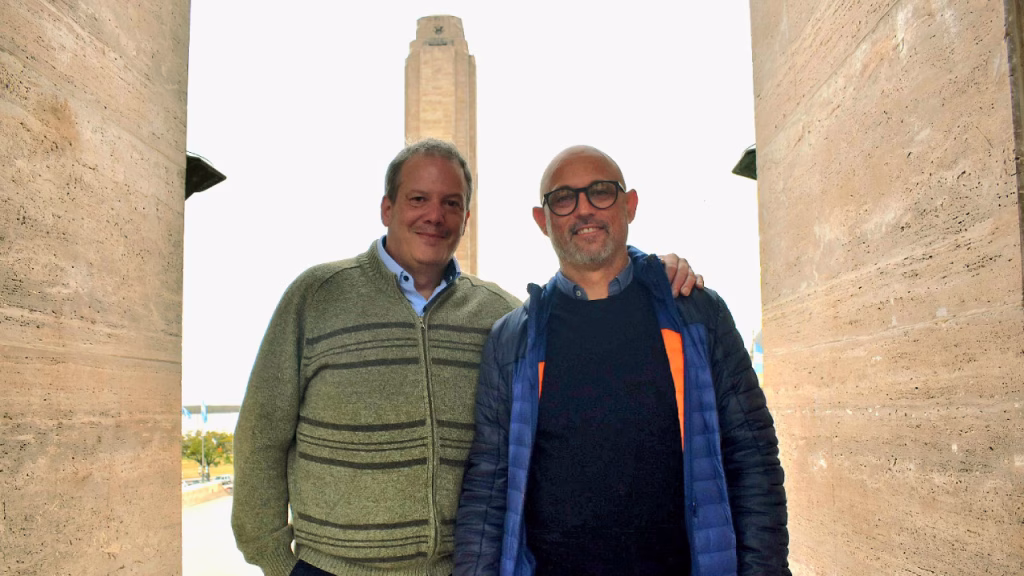 Federico Dunger y Pablo Mercado en el Monumento a la Bandera