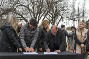 Municipio y Provincia firmaron acuerdo para fortalecer los centros Cuidar de la ciudad