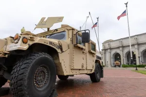 Llegan a Washington refuerzos de la Guardia Nacional desde todo EE.UU. para combatir la "delincuencia"