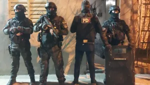 Prisión preventiva, asociación ilícita, narcotráfico, microtráfico, tenencia de estupefacientes, Maximiliano "Boli" Blanca, Matías "Sucio" Tuttolomondo, Rosario, Parque Casas, Nuevo Alberdi Oeste, ataques con armas, extorsiones, Comisaría 10, crimen peluquera, Cavour 5600, María Florencia González, detención Néstor Reyes Domínguez