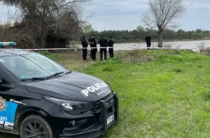 Sauce Viejo: un preso escapó esposado, se arrojó al río Coronda y murió