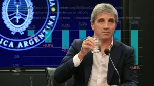 En julio volvió el déficit financiero pese a que se patea el pago de intereses de bonos y letras