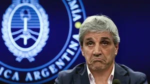 La Justicia le ordenó al ministro Caputo que entregue el texto del DNU por el que tomó la deuda de U$S20 mil millones con el FMI