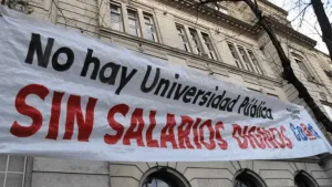 Docentes de la UNR van al paro esta semana por 48 horas en reclamo de una recomposición salarial