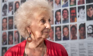 estela carlotto mirando de costado