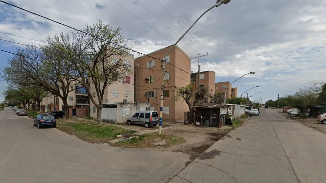 Balacera, Villa Gobernador Gálvez, Mujer baleada, Inseguridad, Policiales, VGG, Fonavi, Ataque a tiros, Hospital Gamen, patrullero, móvil policial, güereño, 