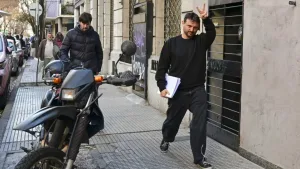 Grabois pidió “juicio político” a Milei y lanzó: “No sé si esta gente se va en helicóptero o en patrullero”