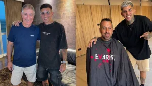 Ariel Holan y el Ogro Fabbiani post corte de pelo con los barberos Saavedra, Elio y Enzo.