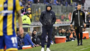 Ariel Holan no le encuentra la vuelta a su equipo