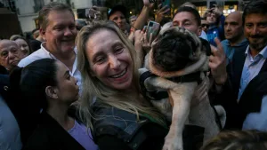 Por otra protesta contra el gobierno, tuvieron que evacuar a Karina Milei durante una caravana en Corrientes
