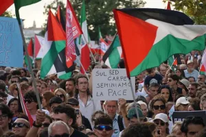 una multitud marchó este sábado en apoyo del pueblo palestino en el Festival de Cine de Venecia