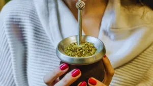 Ni azúcar ni miel: el secreto saludable que endulza el mate de forma exótica
