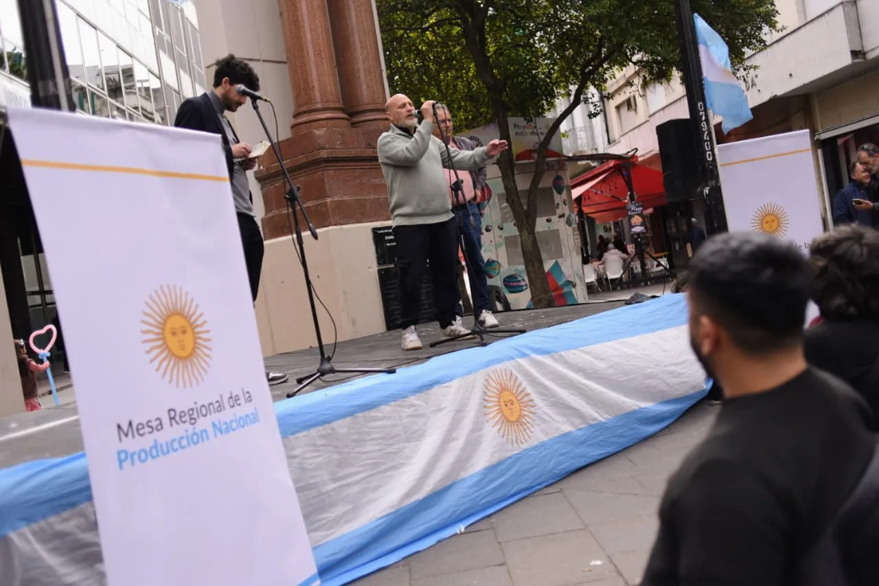 acto, rosario, Mesa Regional de la Producciòn Nacional, peatonal San Martín, peatonal Córdoba, José Iantosca