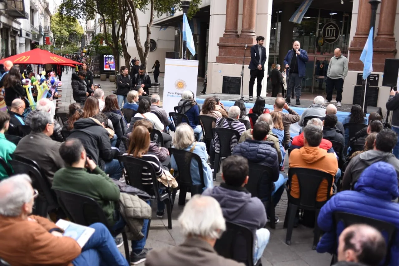 acto, Cristian Horton, Manuel Leiva, peatonales Córdoba y San Martín, Mesa Regional de Producción Nacional