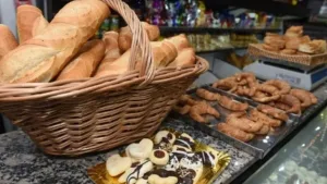 Crisis en el sector panadero: en 18 meses cerraron 14.000 panaderías en todo el país y la venta de facturas cayó 85%