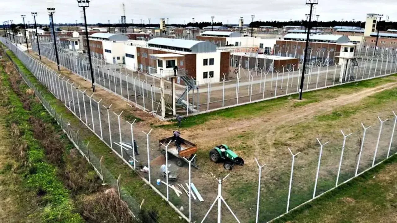 Unidad Penitenciaria 11 de Piñero pabellones vista aérea cercos perimetrales vista panorámica cárcel penal Rosario Servicio Penitenciario Santa Fe