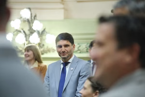 gobeRnadoR maximiliano pullaRo en la convencion constituyente