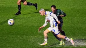 Lo tapó el agua: el árbitro Merlos decidió suspender el partido, en el cual Central igualaba sin goles con Sarmiento en Junín
