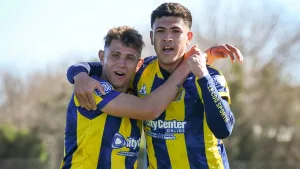 Salteño festeja uno de sius goles en la reserva de Central