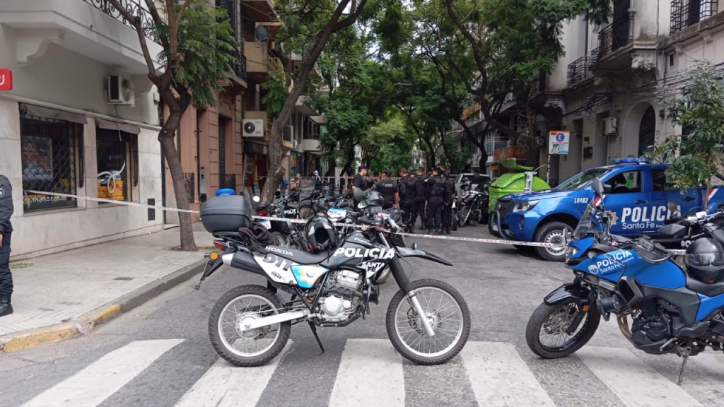 Pesquisa por restos en los contenedores del microcentro confirmó que se trata de un varón de entre 30 y 40 años