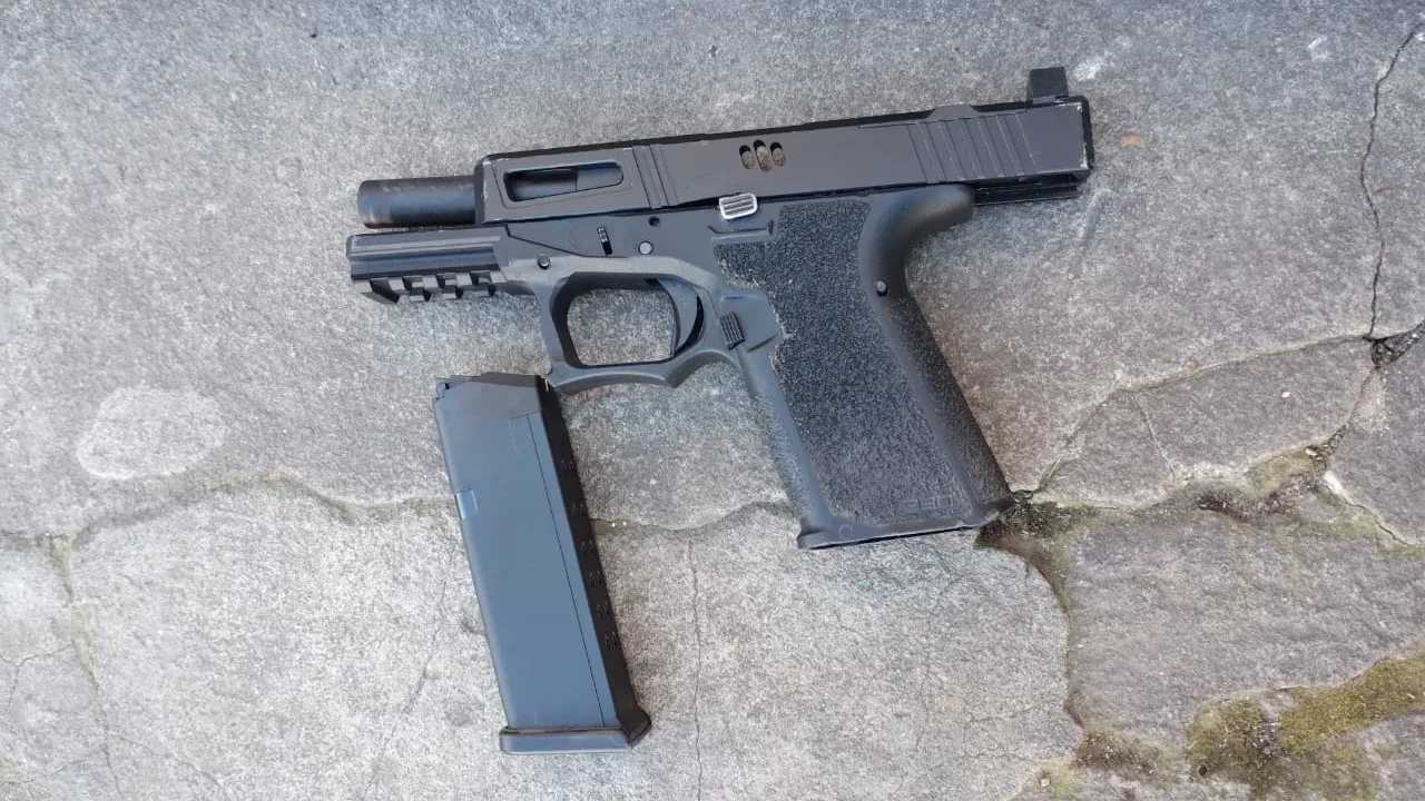 Prisión preventiva, asociación ilícita, narcotráfico, microtráfico, tenencia de estupefacientes, Maximiliano "Boli" Blanca, Matías "Sucio" Tuttolomondo, Rosario, Parque Casas, Nuevo Alberdi Oeste, ataques con armas, extorsiones, Comisaría 10, crimen peluquera, Cavour 5600, María Florencia González, detención Néstor Reyes Domínguez 