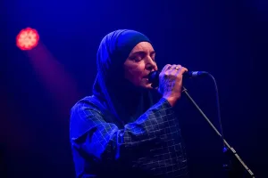 La icónica cantante irlandesa Sinéad O’Connor será retratada en una película