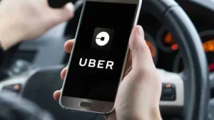 Una mujer denunció que un chofer de Uber modificó el recorrido establecido en la aplicación y que "intentó secuestrar" a su hija