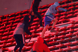 Batalla campal en Avellaneda: 10 heridos y 90 detenidos en el partido de Independiente y la U de Chile