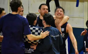 Locura azul: Atalaya superó a Sportsmen en el clásico con una actuación impecable