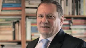 Tigani: “A nadie se le hubiera ocurrido darle los ahorros de la abuela a un jugador compulsivo de póker”