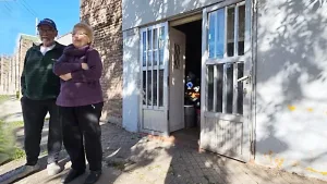 Allanaron por error la casa de una pareja de jubilados