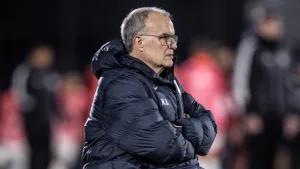 El rosarino Marcelo Bielsa, entrenador de la selección uruguaya de fútbol, que se clasificó al Mundial 2026