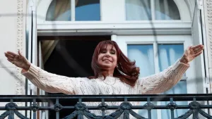 Cristina Fernandez de Kirchner balcon