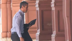 Martín Menem, titular de la Cámara de Diputados ingresa a Casa Rosada para participar de la mesa política.