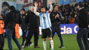 Lionel Messi se despidió del público argentino en su último partido por Eliminatorias Sudamericanas. Foto Juan José García.