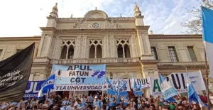 Marcha Universitaria en Santa Fe: "La clase trabajadora en su conjunto padece la destrucción del Estado"