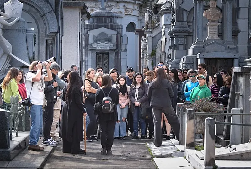 Recorrido por el cementerio el Salvador Logia Masónica