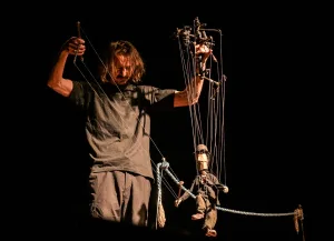 Toda la magia de Rubén Orsini y su cofradía de objetos que cobran vida, este sábado en el Refi