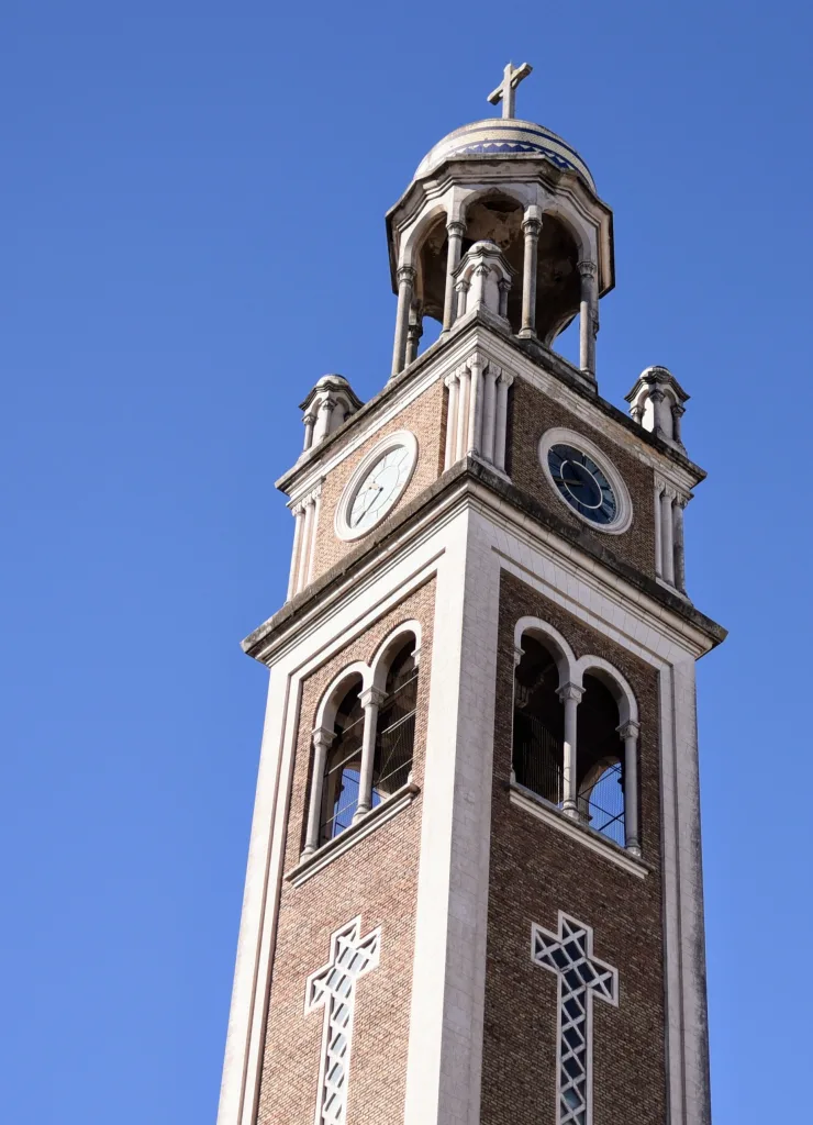 Reloj de Parroquia Inmaculado Corazón de María en Viamonte y Presidente Roca