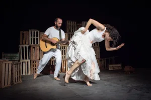 “Desde el borde”: un viaje escénico a través del cruce del mundo de los vivos con el mundo de los muertos