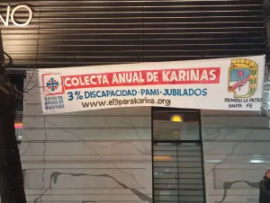 Pasacalles que denuncian la coima de Karina Milei y Lule Menen