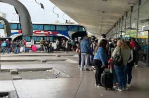 Detuvieron a un ciudadano peruano con doble pedido de captura internacional en la Terminal de Ómnibus