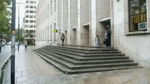 Privan a un padre de la responsabilidad parental de sus dos hijas